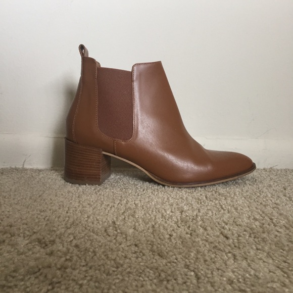 Everlane Shoes - Everlane Heeled Chelsea Boot